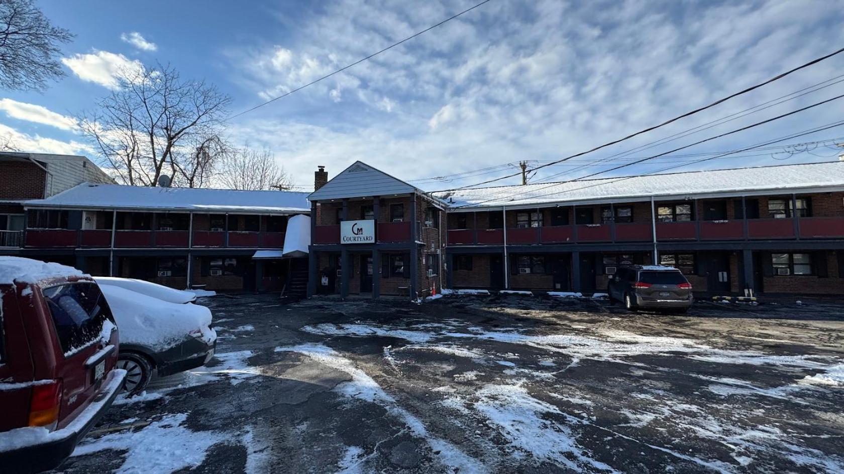 Central Motel Courtyard White Plains Exterior photo