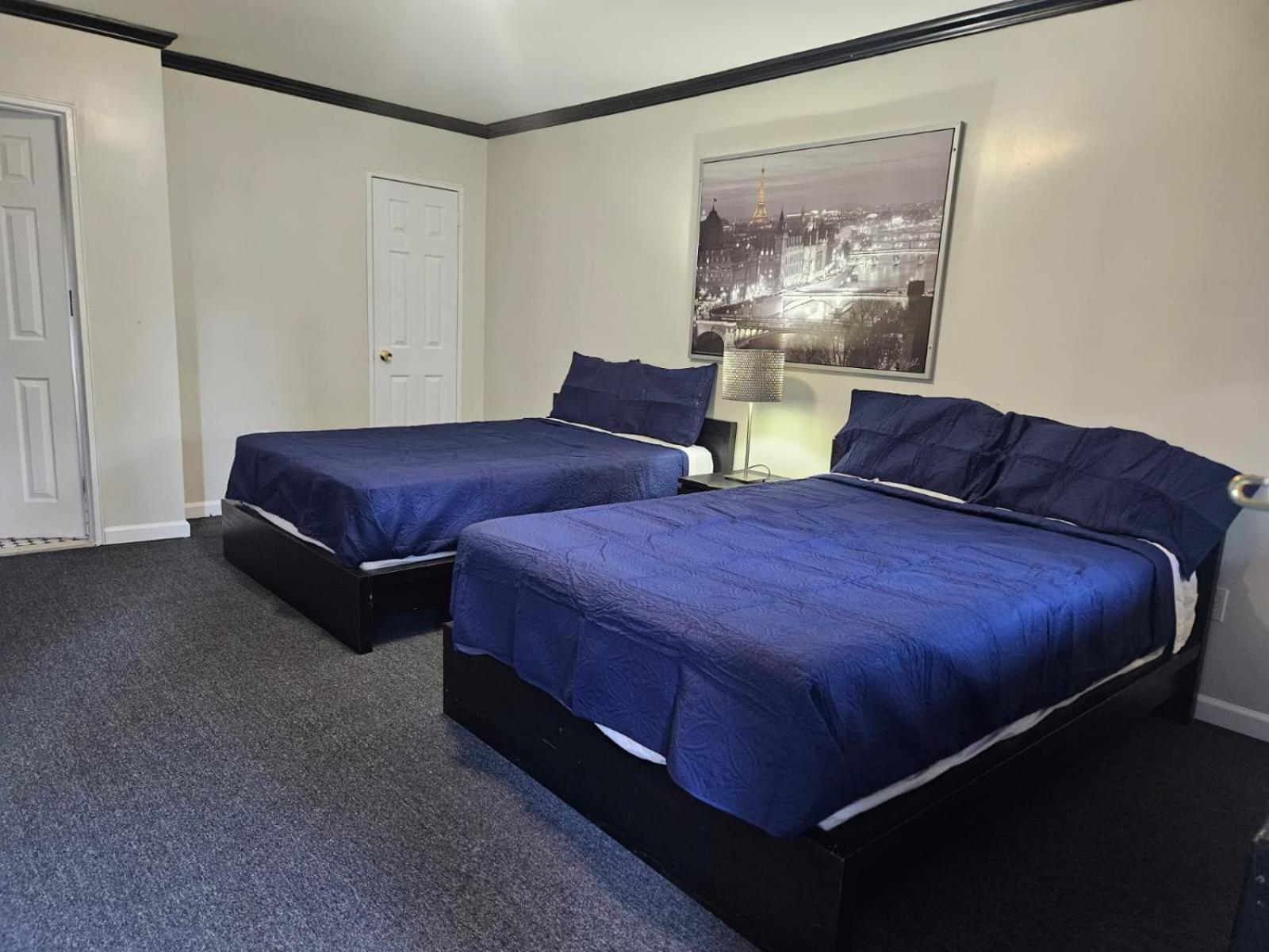 Central Motel Courtyard White Plains Exterior photo