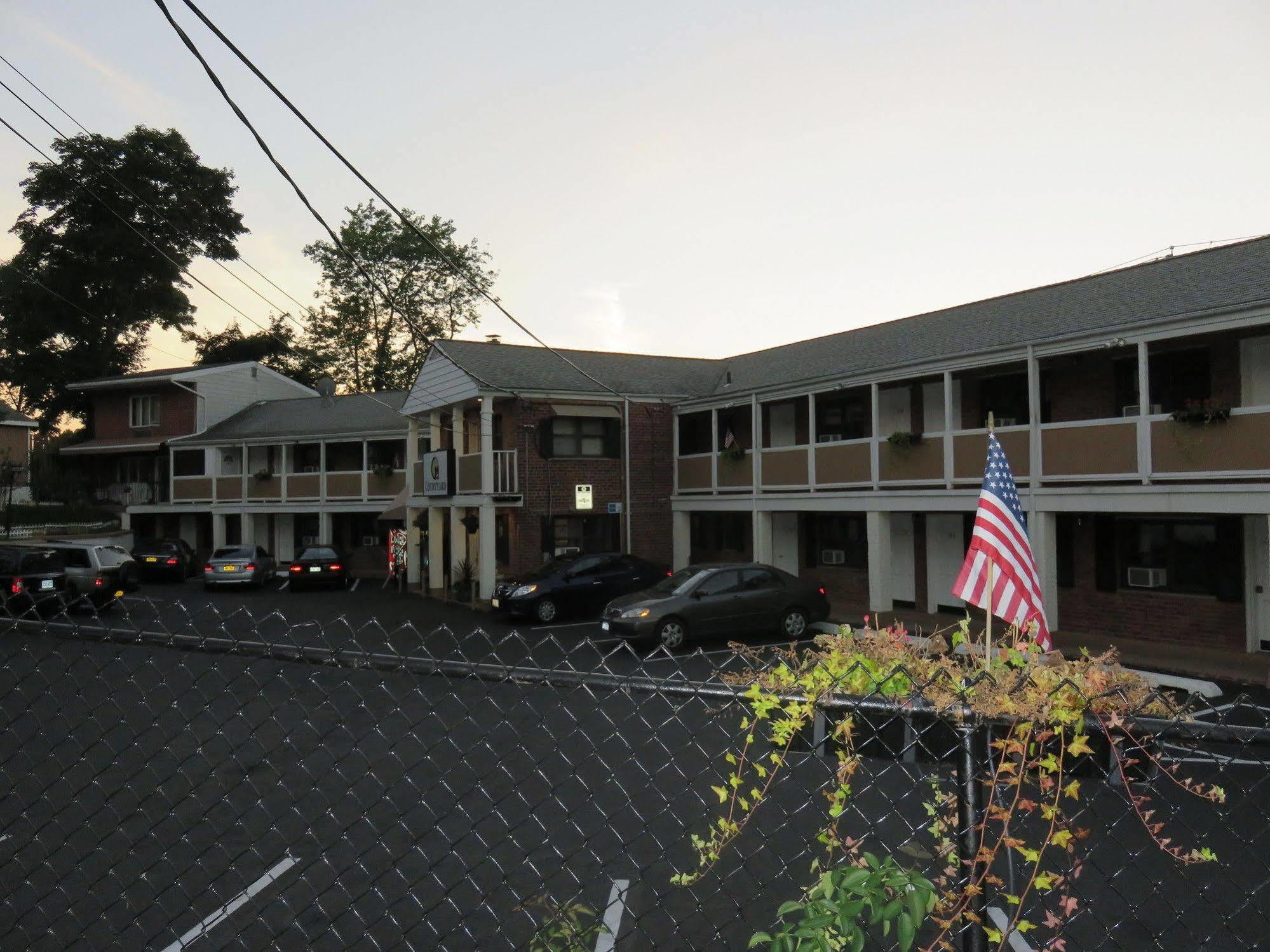 Central Motel Courtyard White Plains Exterior photo